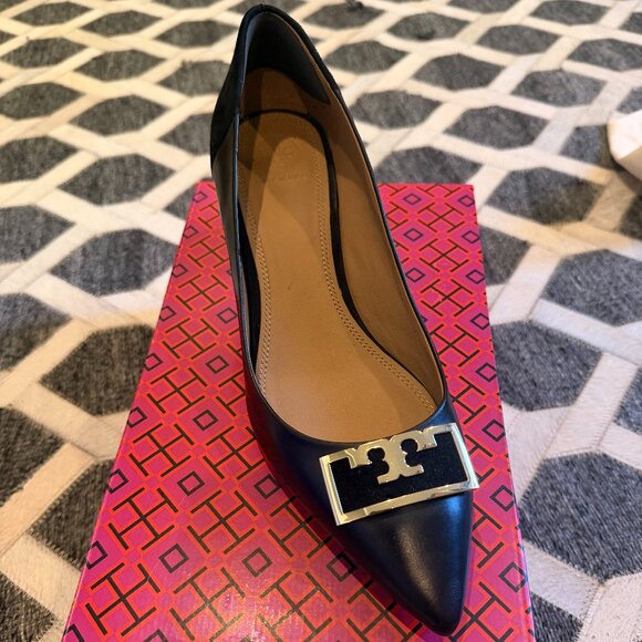 Tory Burch GIGI 55mm Black/Gold Pointy Toe Pumps Size 8.5 - Picture 4 of 14